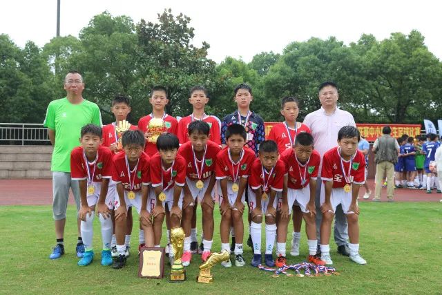 诺伊尔缺席最后训练，出战弗赖堡存疑
